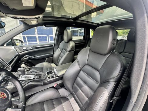 Used 2016 Porsche Cayenne S w/ Premium Plus Package AWD/4WD image 26