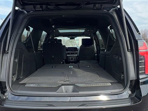 New 2026 Chevrolet Suburban High Country image 14