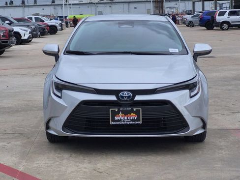 Certified 2025 Toyota Corolla LE FWD image 9