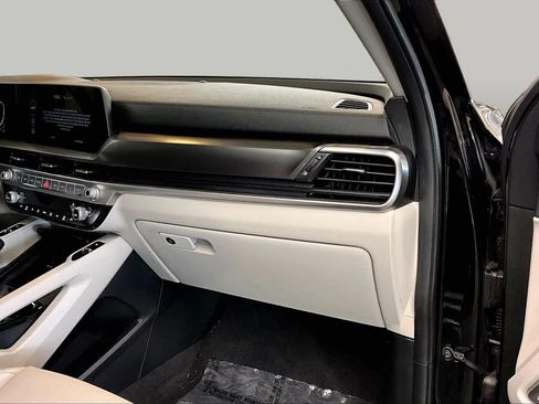 Used 2024 Kia Telluride S FWD image 17
