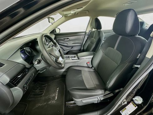 Used 2025 Nissan Sentra SV image 13