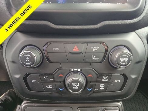 Certified 2023 Jeep Renegade Latitude AWD/4WD image 20