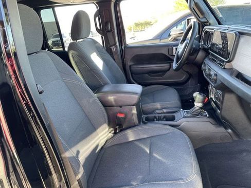 Used 2025 Jeep Gladiator Nighthawk image 26