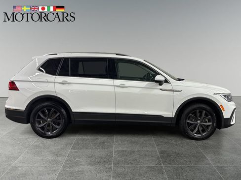 Used 2022 Volkswagen Tiguan SE AWD/4WD image 2