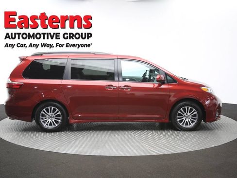 Used 2019 Toyota Sienna XLE FWD image 47