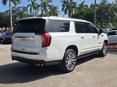Used 2024 GMC Yukon XL Denali w/ Advanced Technology Package AWD/4WD image 4