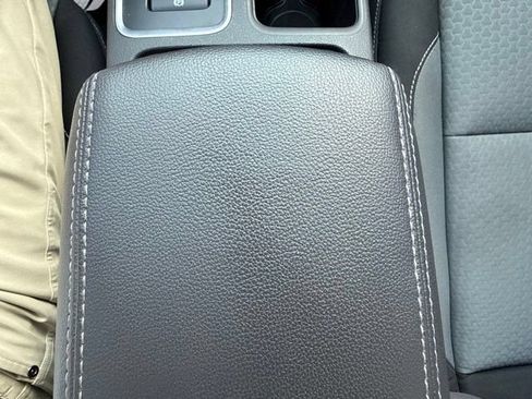 Used 2018 Ford Escape SE FWD image 27