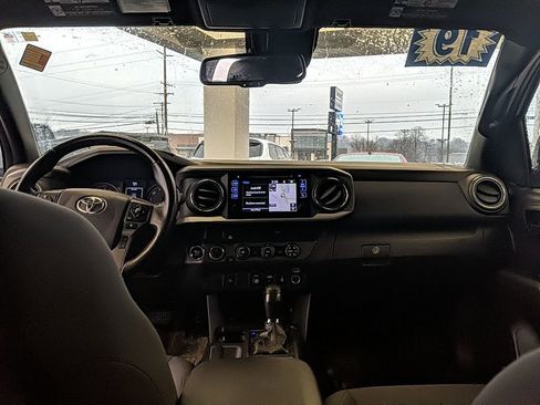 Used 2019 Toyota Tacoma TRD Sport image 13