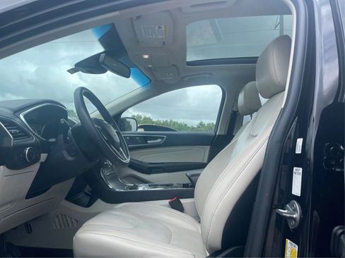 Used 2020 Ford Edge Titanium w/ Equipment Group 301A FWD image 9
