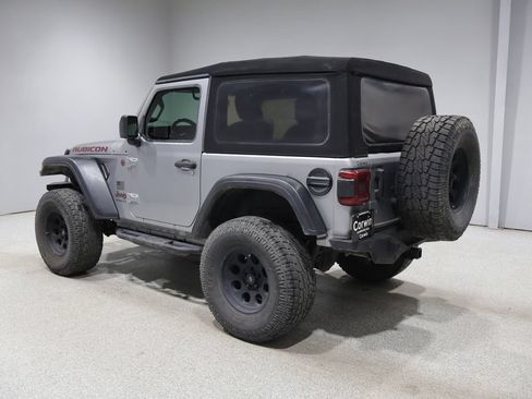 Used 2018 Jeep Wrangler Rubicon AWD/4WD image 4