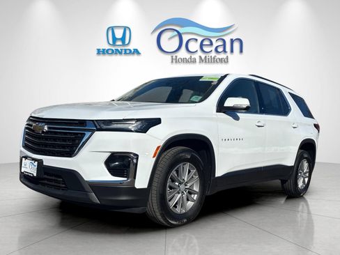 Used 2023 Chevrolet Traverse LT image 1
