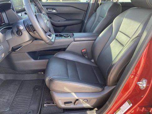 Used 2024 Nissan Rogue SL w/ SL Premium Package image 9