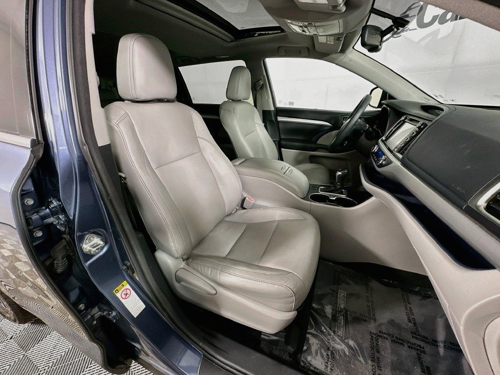 Used 2016 Toyota Highlander XLE FWD image 37