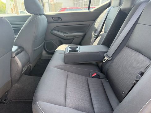 Used 2024 Nissan Altima 2.5 SV FWD image 9