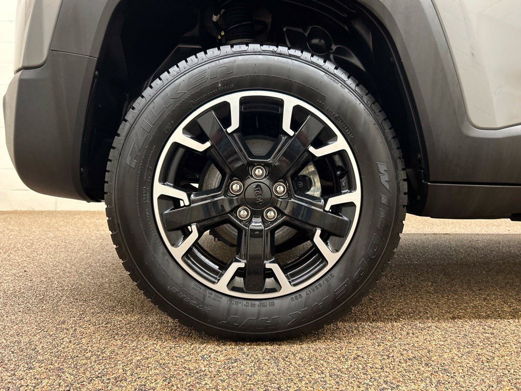 Used 2023 Jeep Renegade Latitude AWD/4WD image 29