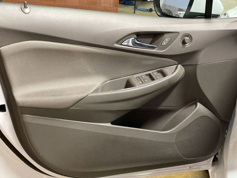 Used 2017 Chevrolet Cruze LT FWD image 12