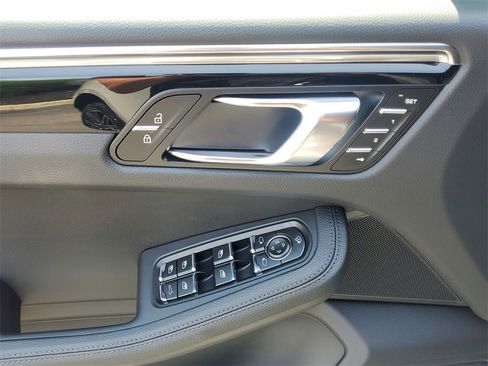 Used 2025 Porsche Macan S image 7