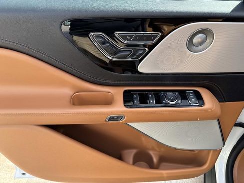 Certified 2024 Lincoln Aviator Black Label w/ Class IV Trailer Tow Package image 11