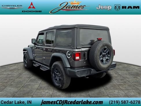 Used 2018 Jeep Wrangler Unlimited Sport AWD/4WD image 3