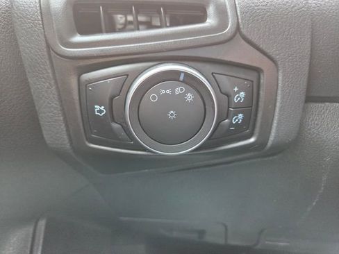 Used 2015 Ford Focus SE w/ SE Cold Weather Package image 21