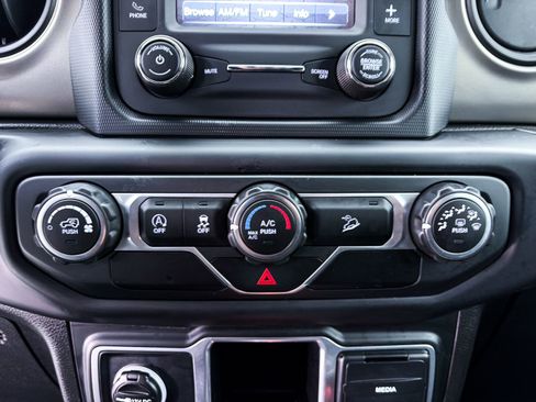 Used 2018 Jeep Wrangler Unlimited Sport AWD/4WD image 20