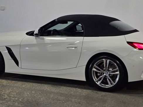 Used 2025 BMW Z4 sDrive30i image 2