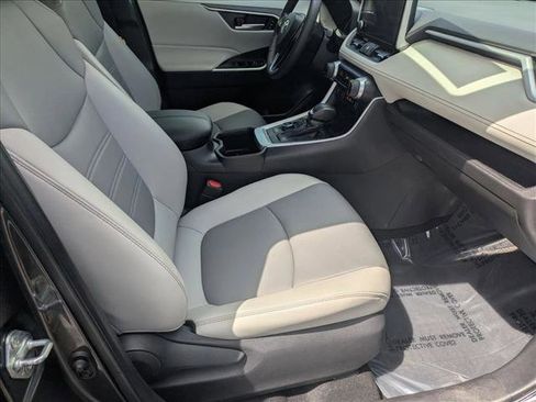 Used 2023 Toyota RAV4 XLE Premium image 19