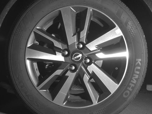 Used 2025 Nissan Versa SV FWD image 12