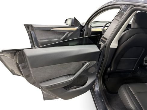 Certified 2023 Tesla Model Y Long Range AWD/4WD image 10