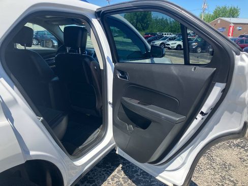 Used 2017 Chevrolet Equinox Premier w/ Enhanced Convenience Package AWD/4WD image 15