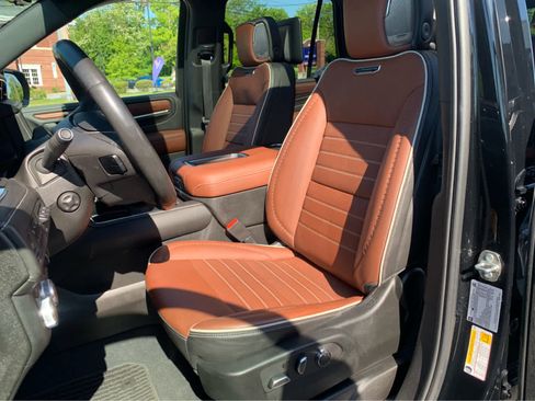 Used 2023 GMC Yukon Denali Ultimate AWD/4WD image 13