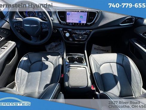 Used 2023 Chrysler Pacifica Limited w/ S Appearance Package image 13