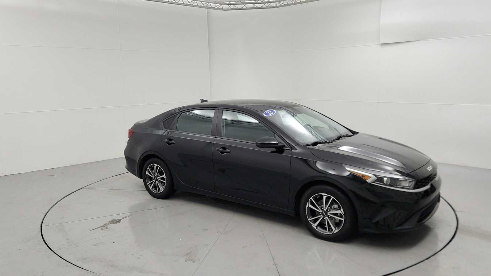 Used 2022 Kia Forte LXS FWD image 1
