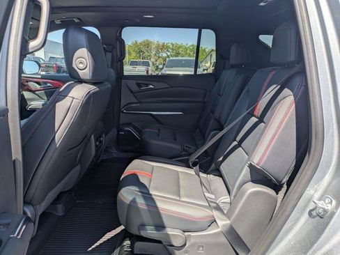 New 2026 Chevrolet Traverse RS w/ LPO, Floor Liner Package FWD image 16