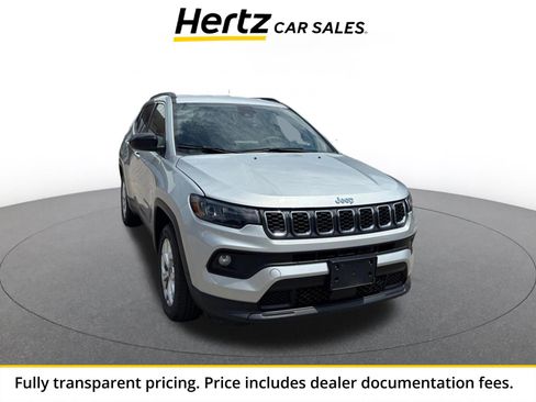 Used 2025 Jeep Compass Latitude AWD/4WD image 1
