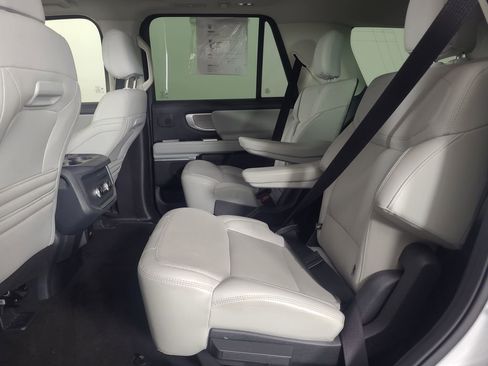 Used 2025 Ford Expedition Platinum w/ Driver's Package AWD/4WD image 20