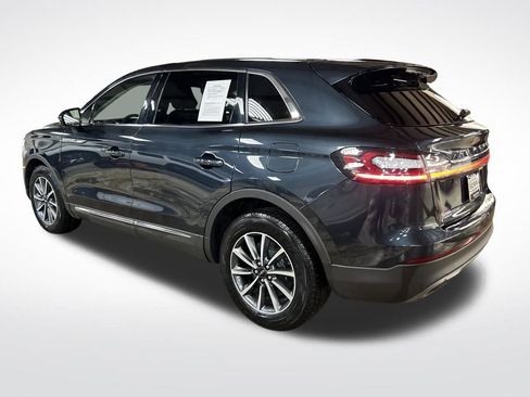 Used 2021 Lincoln Nautilus AWD image 3