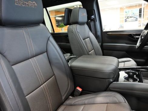 New 2026 Chevrolet Suburban High Country AWD/4WD image 10