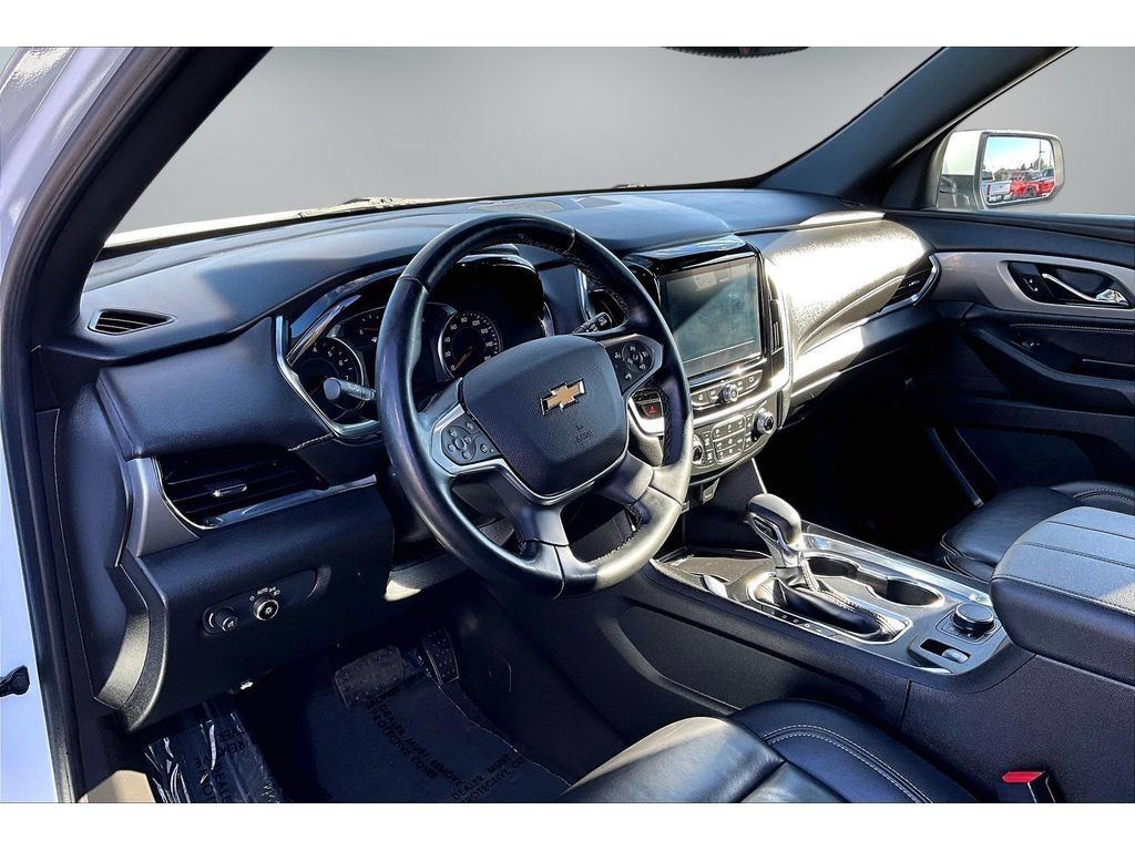 Used 2023 Chevrolet Traverse LT FWD image 14