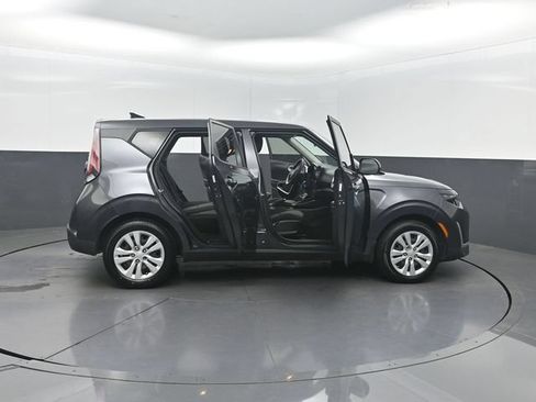 Used 2023 Kia Soul LX FWD image 33