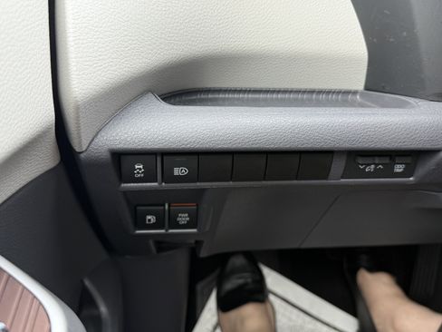 Certified 2023 Toyota Sienna XLE FWD image 10