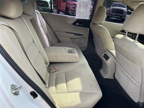 Used 2017 Honda Accord EX image 32