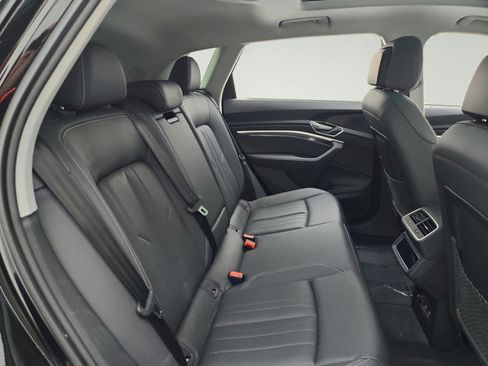 Used 2023 Audi e-tron Premium Plus w/ Premium Plus Package AWD/4WD image 30