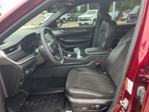 Used 2025 Jeep Grand Cherokee L Altitude AWD/4WD image 15