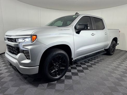 Used 2022 Chevrolet Silverado 1500 RST image 3