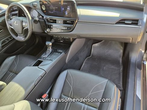 Certified 2022 Lexus ES 300h w/ Accessory Package FWD image 20