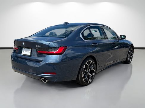 Used 2025 BMW 330i Sedan image 3