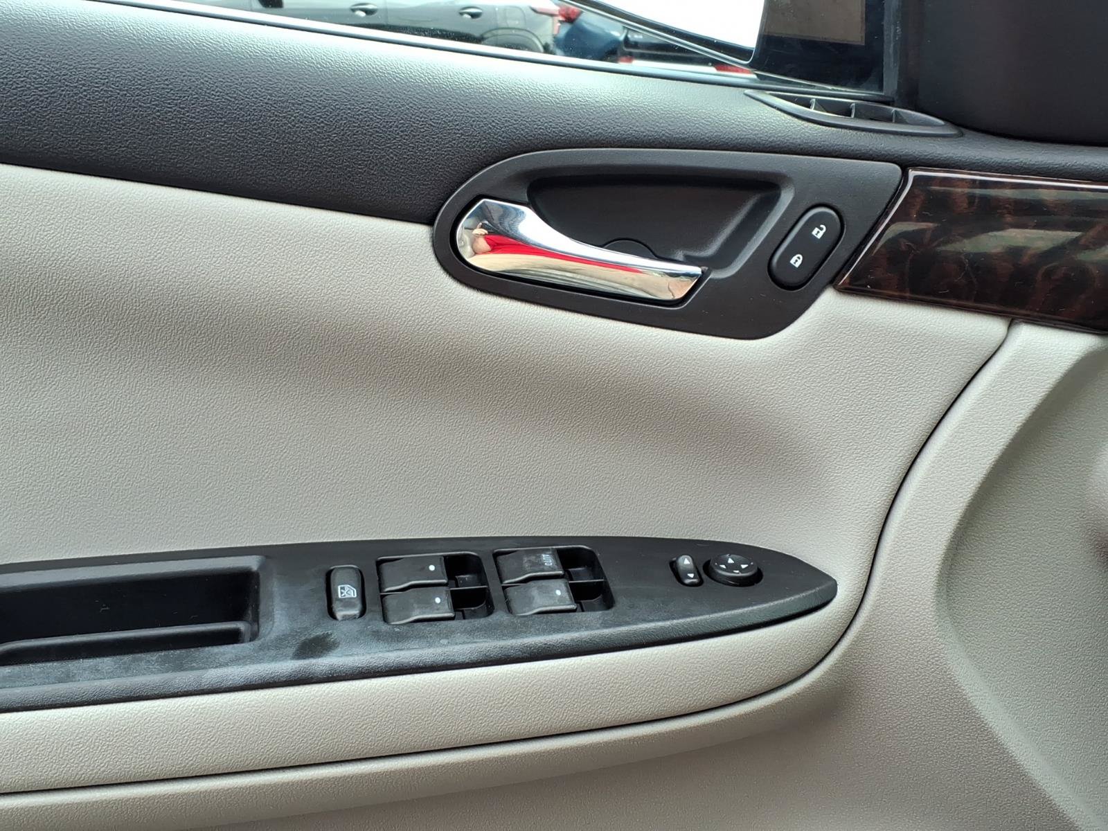 Used 2012 Chevrolet Impala LTZ FWD image 22