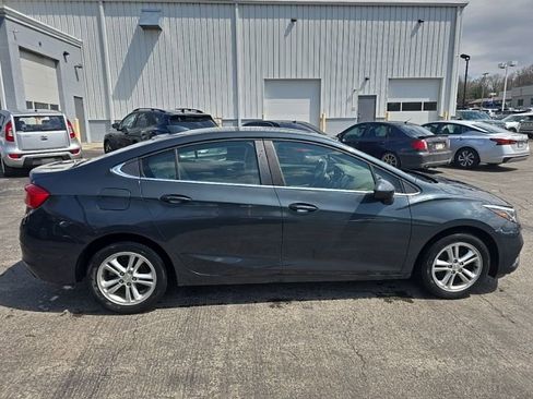 Used 2018 Chevrolet Cruze LT w/ Convenience Package FWD image 9