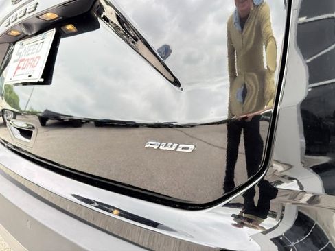 Used 2023 Ford Edge SEL w/ Convenience Package AWD/4WD image 11